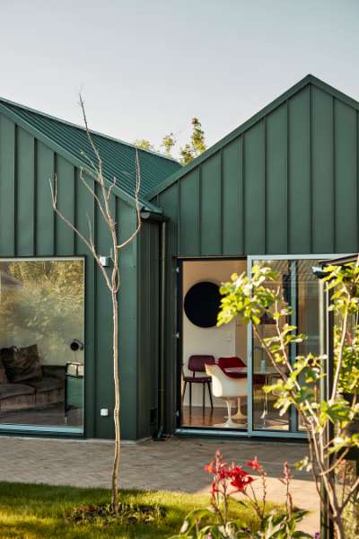 For KATTEN da, for et flot kolonihavehus beklædt med stålprofiler, Gladsaxe Møllevej 75, 2860 Søborg